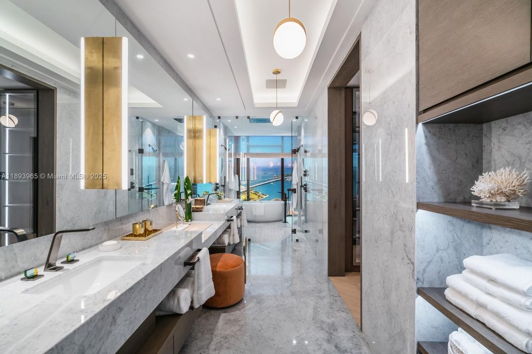 En Venta: $7,657,854 (3 camas, 3 baños, 2838 Pies cuadrados)