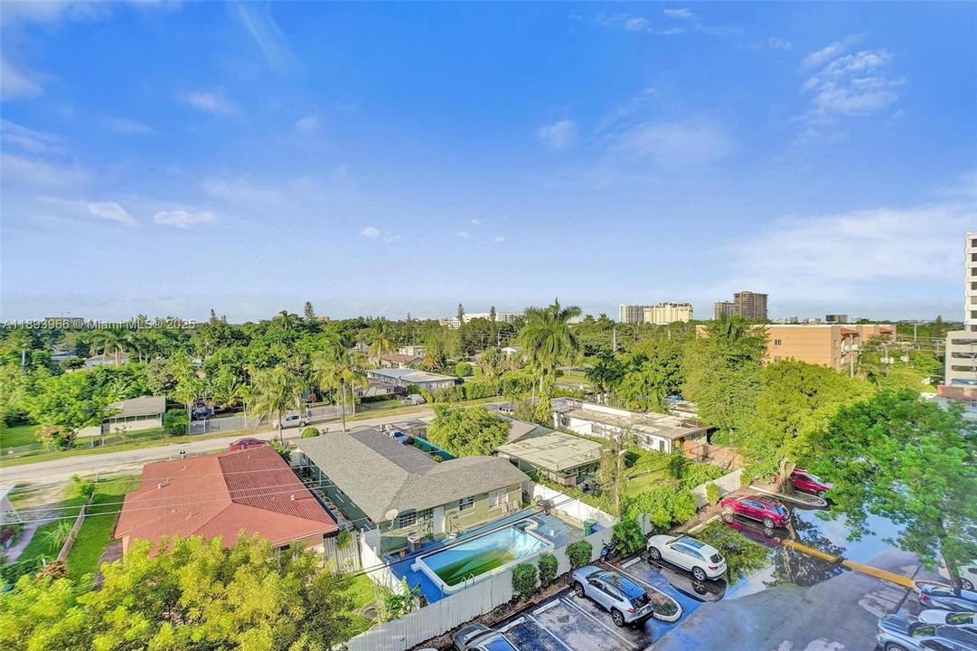 For Sale: $207,500 (1 beds, 1 baths, 710 Square Feet)