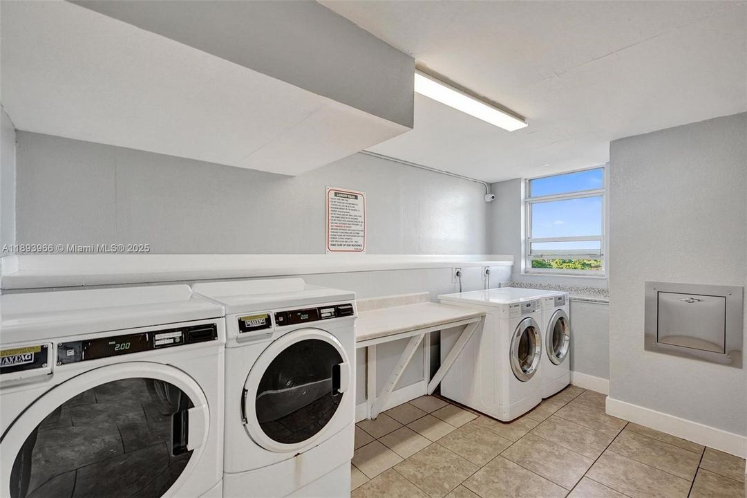 For Sale: $207,500 (1 beds, 1 baths, 710 Square Feet)