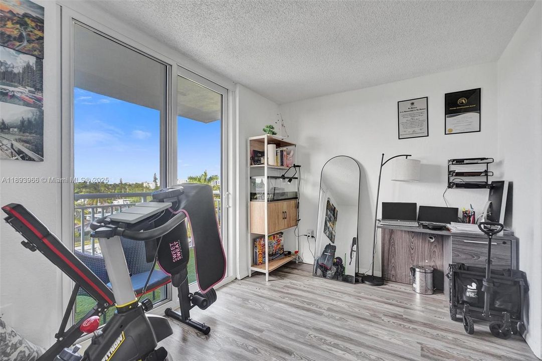 For Sale: $207,500 (1 beds, 1 baths, 710 Square Feet)