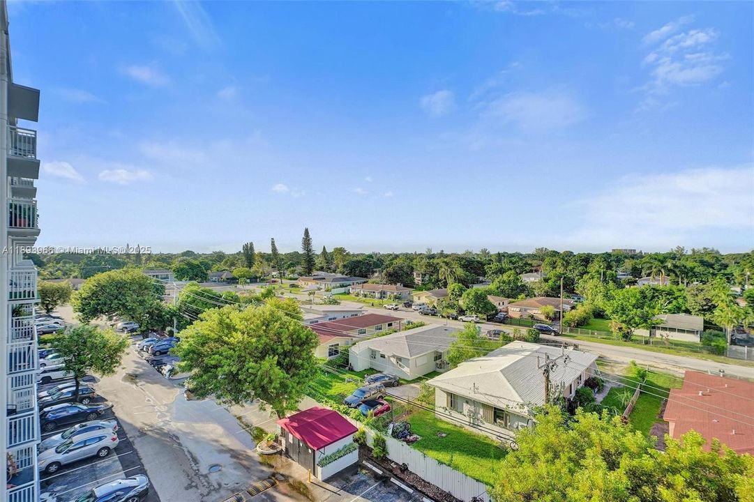 For Sale: $207,500 (1 beds, 1 baths, 710 Square Feet)