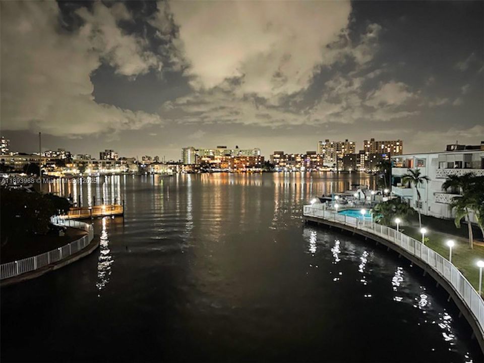 Active With Contract: $179,000 (1 beds, 1 baths, 700 Square Feet)