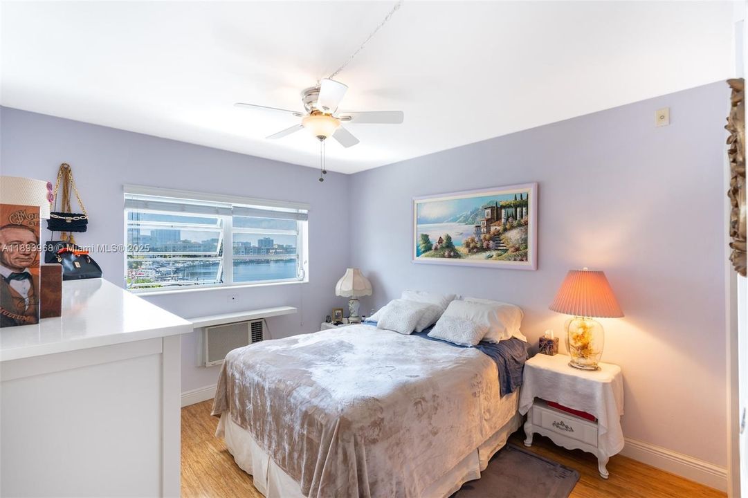 Active With Contract: $179,000 (1 beds, 1 baths, 700 Square Feet)