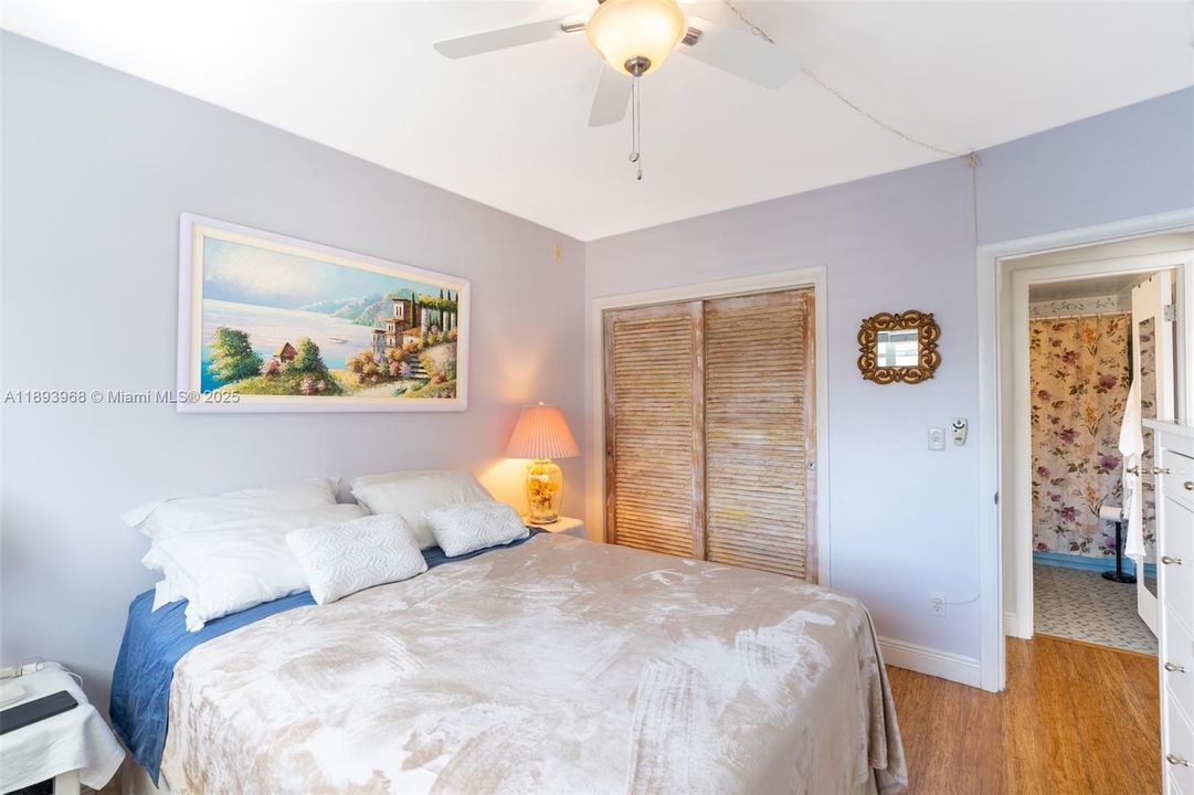 Active With Contract: $179,000 (1 beds, 1 baths, 700 Square Feet)