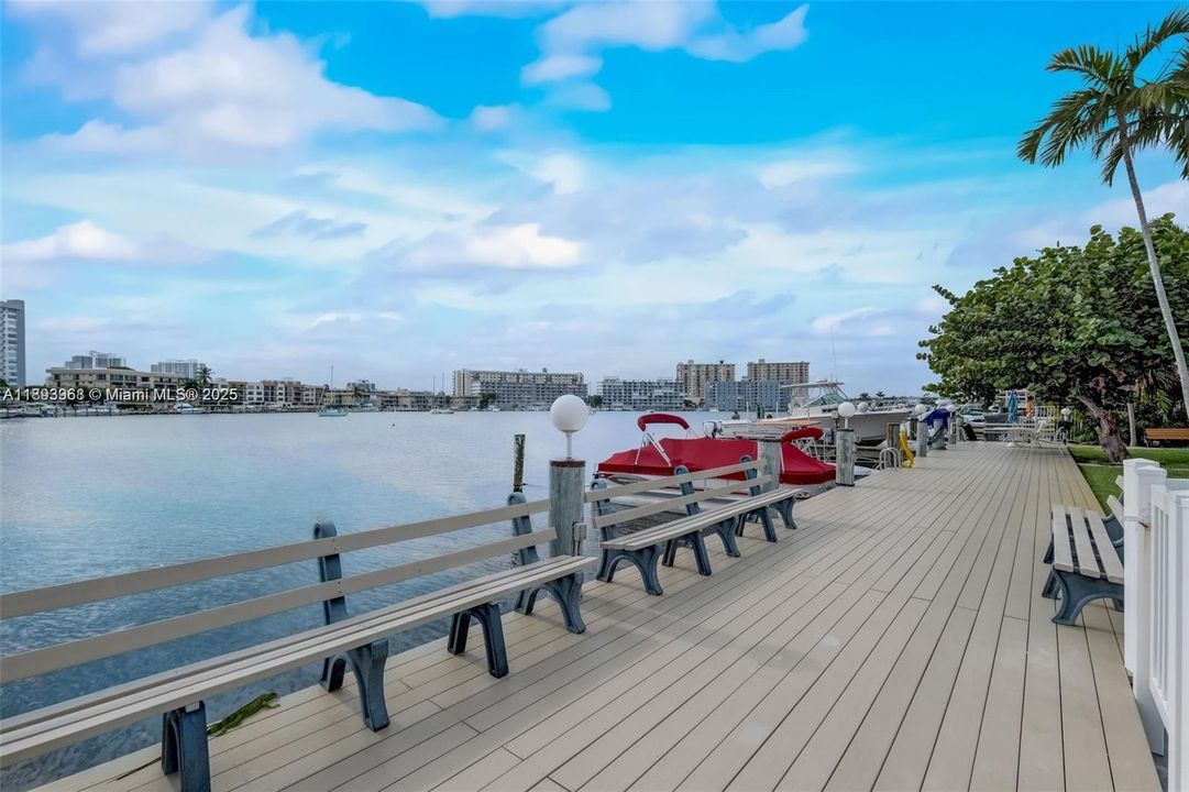 Active With Contract: $179,000 (1 beds, 1 baths, 700 Square Feet)