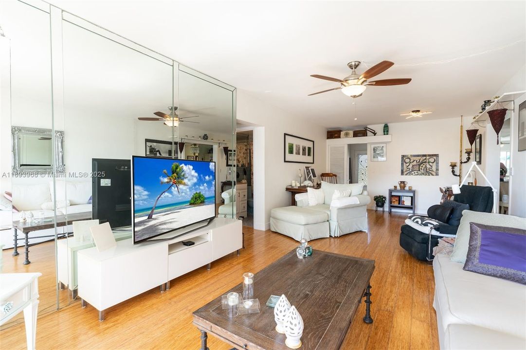 Active With Contract: $179,000 (1 beds, 1 baths, 700 Square Feet)