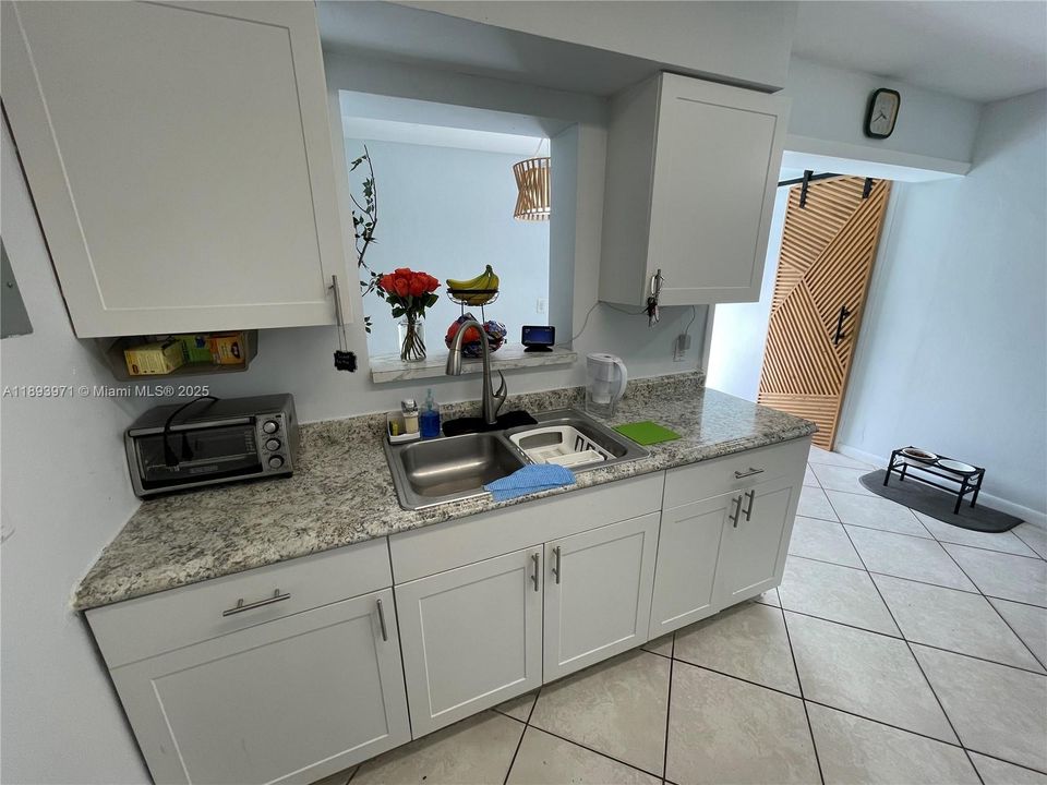 Active With Contract: $362,900 (2 beds, 2 baths, 960 Square Feet)