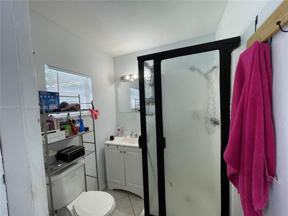 Active With Contract: $362,900 (2 beds, 2 baths, 960 Square Feet)