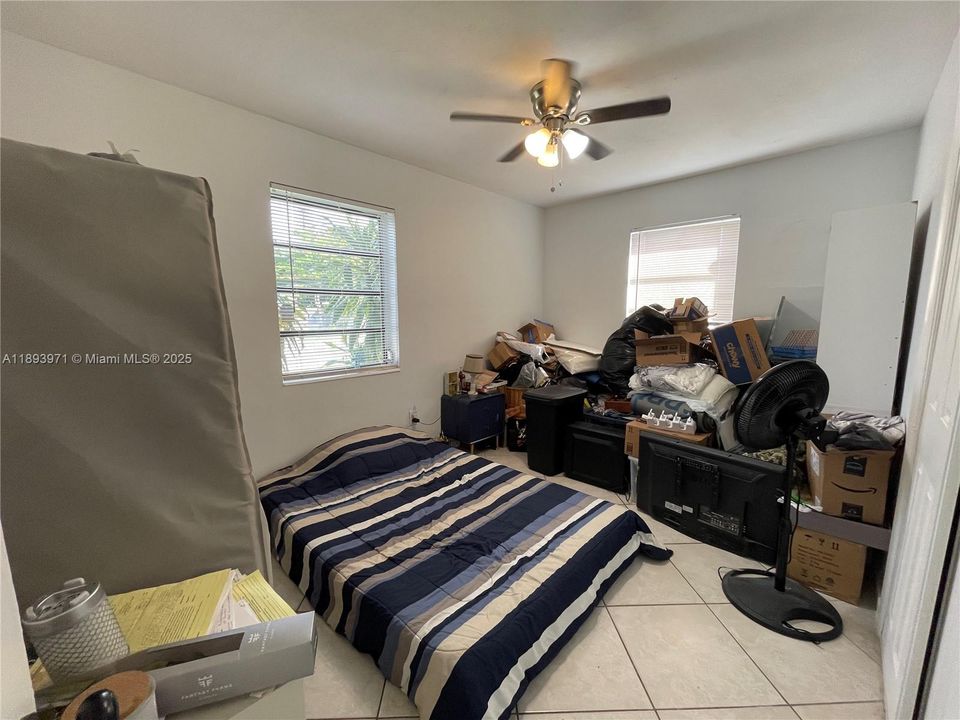 Active With Contract: $362,900 (2 beds, 2 baths, 960 Square Feet)