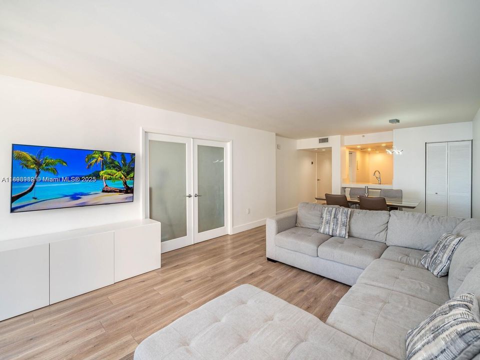 待售: $430,000 (1 贝兹, 1 浴室, 860 平方英尺)