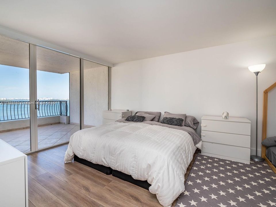 待售: $430,000 (1 贝兹, 1 浴室, 860 平方英尺)