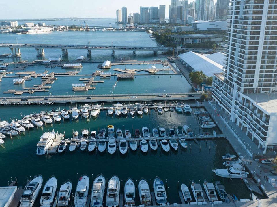 待售: $430,000 (1 贝兹, 1 浴室, 860 平方英尺)