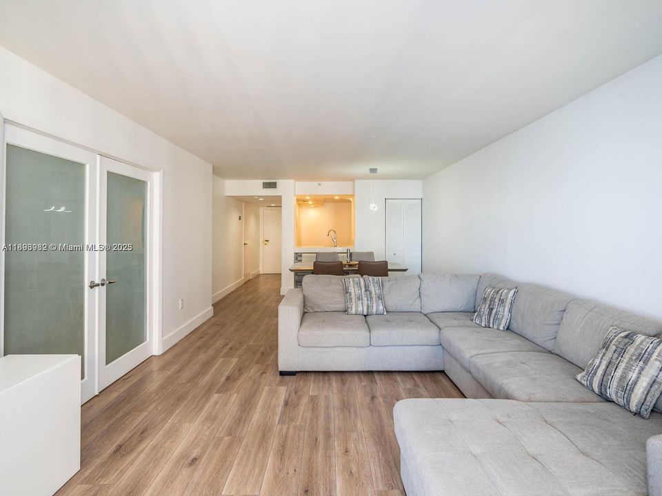 待售: $430,000 (1 贝兹, 1 浴室, 860 平方英尺)