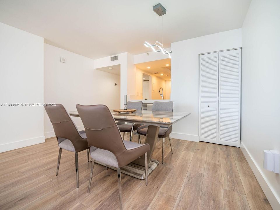 待售: $430,000 (1 贝兹, 1 浴室, 860 平方英尺)