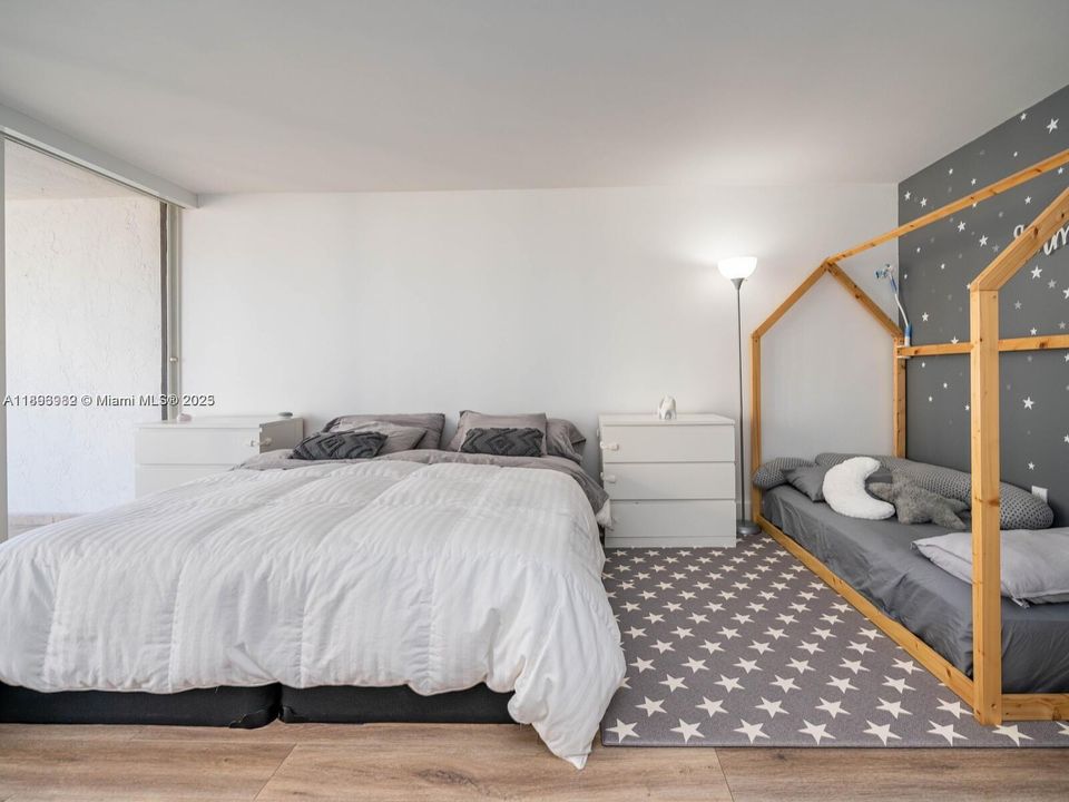 待售: $430,000 (1 贝兹, 1 浴室, 860 平方英尺)