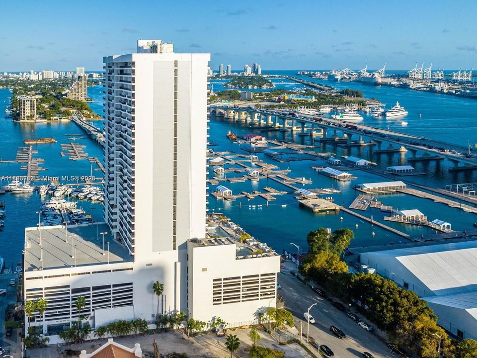 待售: $430,000 (1 贝兹, 1 浴室, 860 平方英尺)