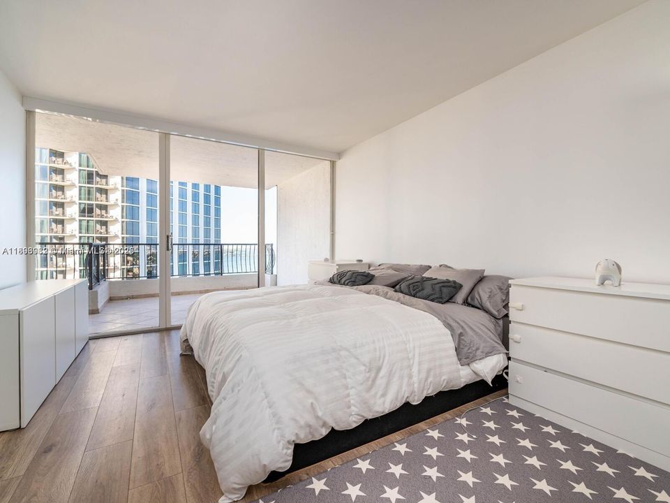 待售: $430,000 (1 贝兹, 1 浴室, 860 平方英尺)