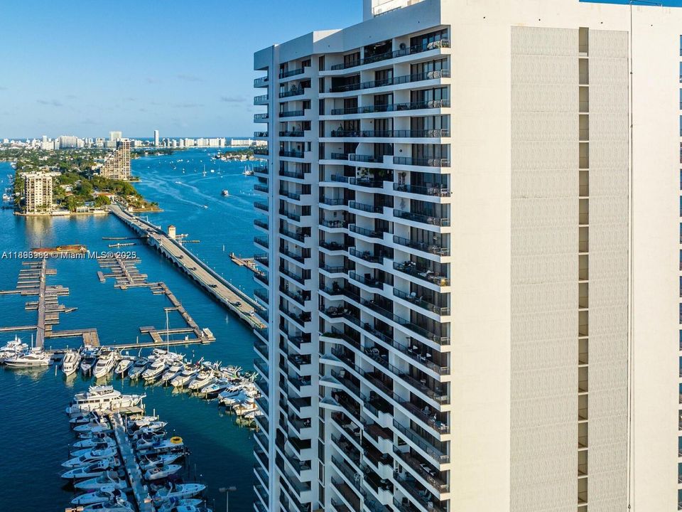 待售: $430,000 (1 贝兹, 1 浴室, 860 平方英尺)