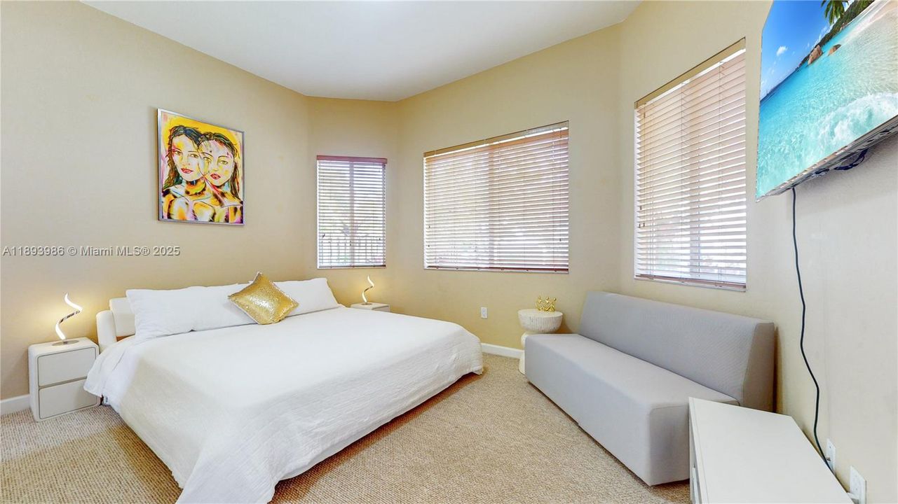 En Venta: $700,000 (4 camas, 3 baños, 2578 Pies cuadrados)