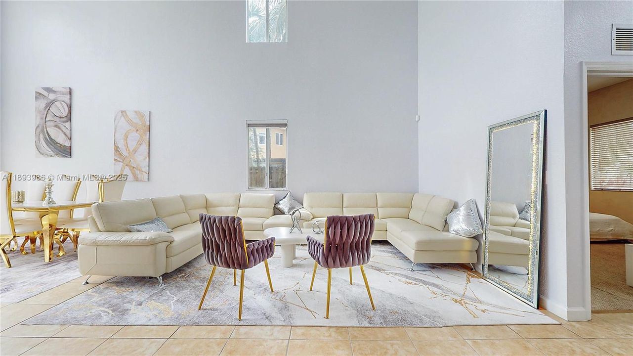 En Venta: $700,000 (4 camas, 3 baños, 2578 Pies cuadrados)