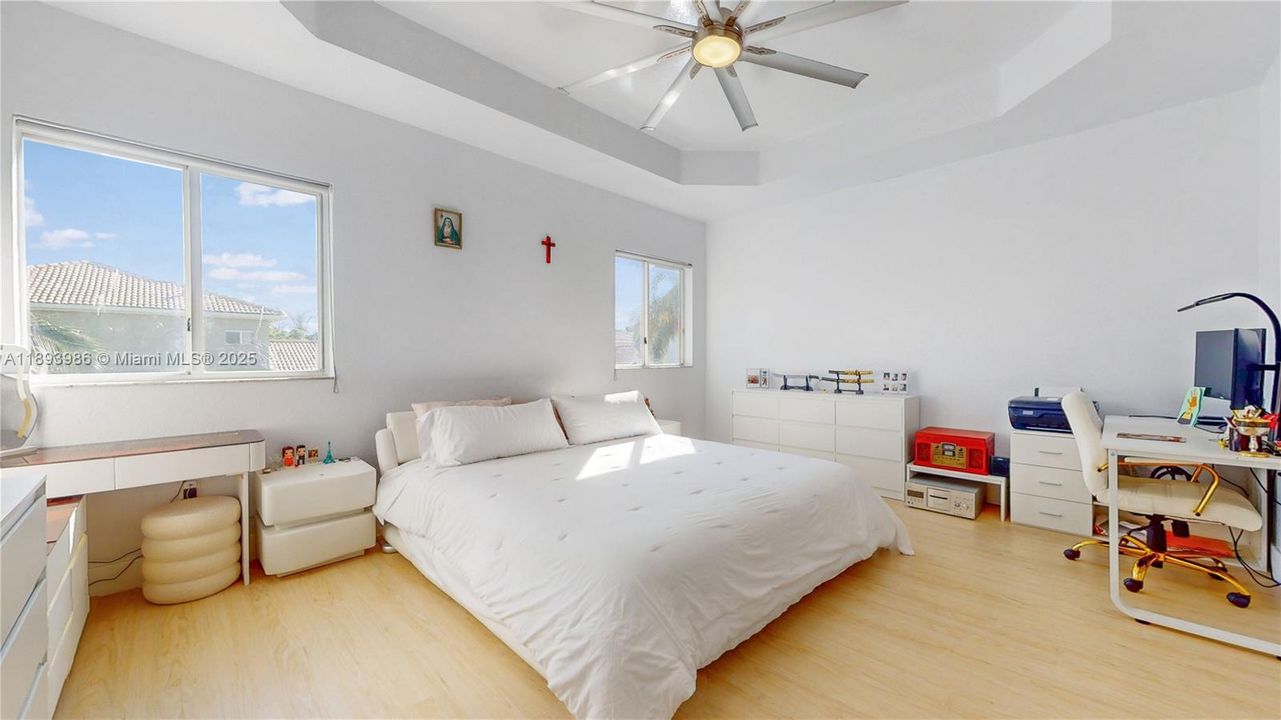 En Venta: $700,000 (4 camas, 3 baños, 2578 Pies cuadrados)