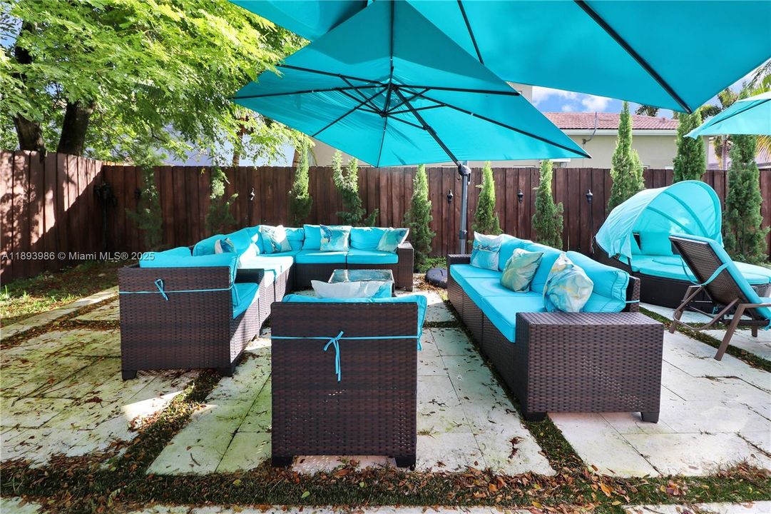 En Venta: $700,000 (4 camas, 3 baños, 2578 Pies cuadrados)