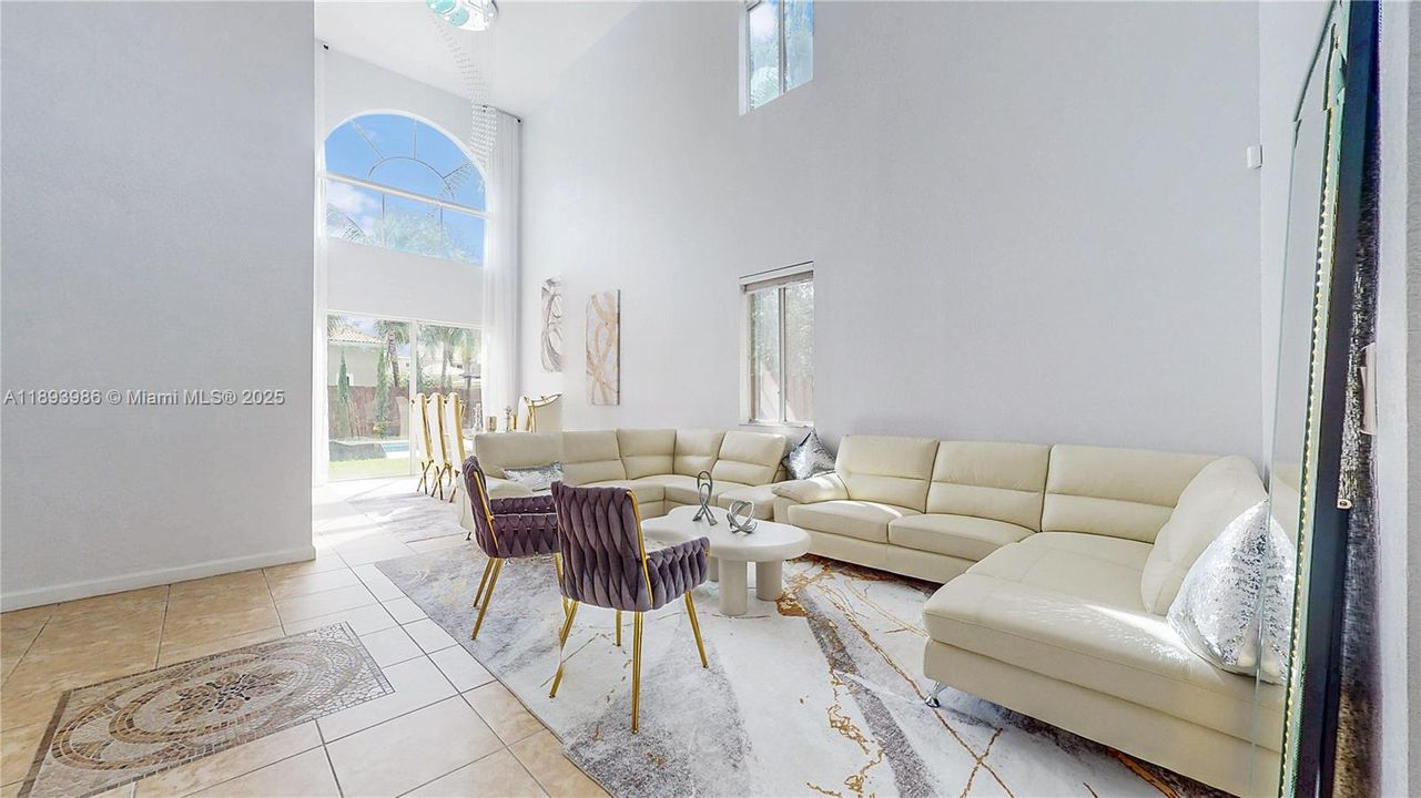 En Venta: $700,000 (4 camas, 3 baños, 2578 Pies cuadrados)