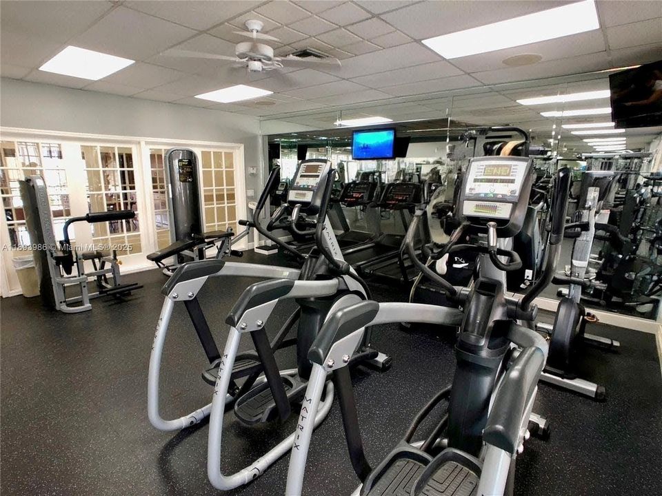 En Venta: $700,000 (4 camas, 3 baños, 2578 Pies cuadrados)