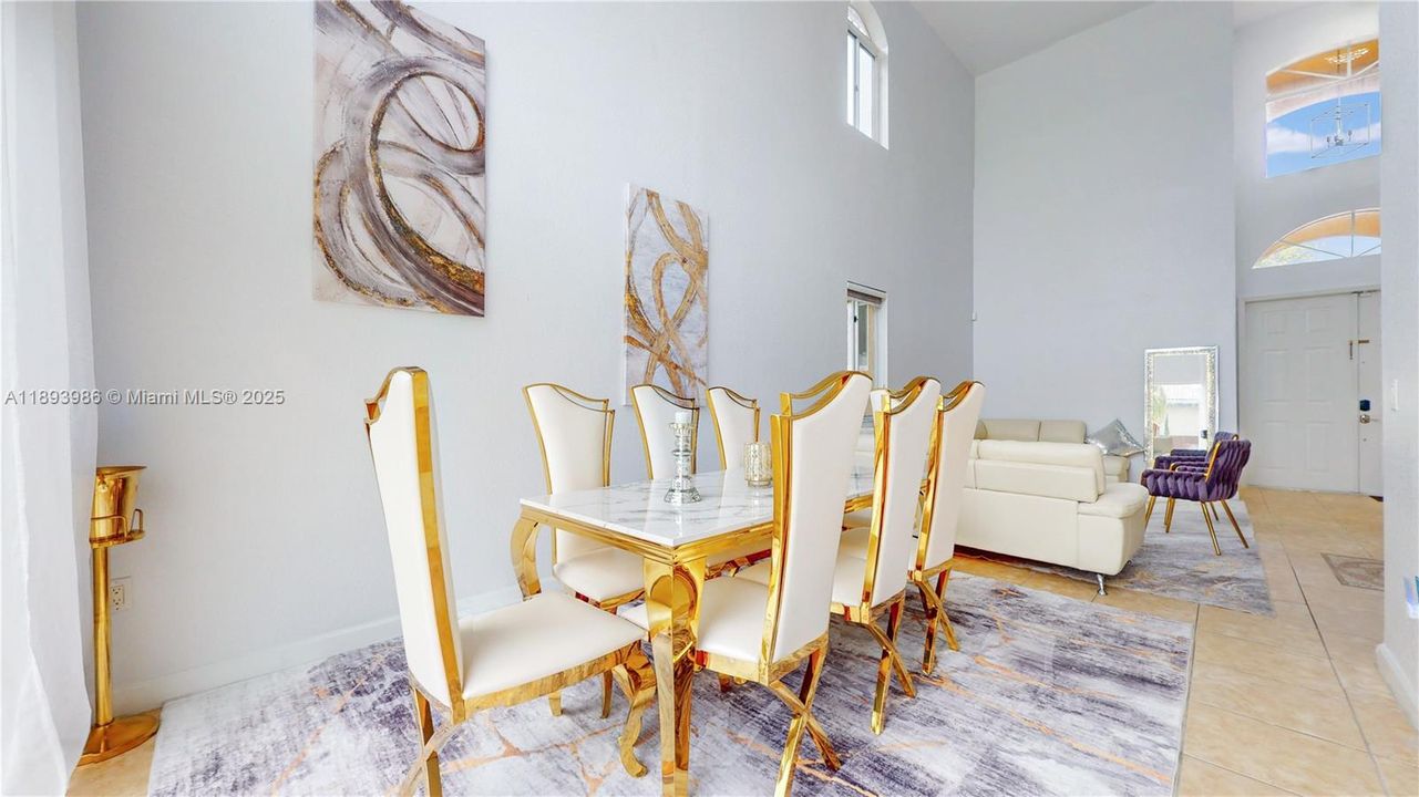 En Venta: $700,000 (4 camas, 3 baños, 2578 Pies cuadrados)