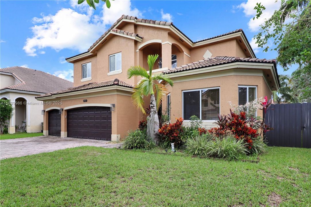 En Venta: $700,000 (4 camas, 3 baños, 2578 Pies cuadrados)