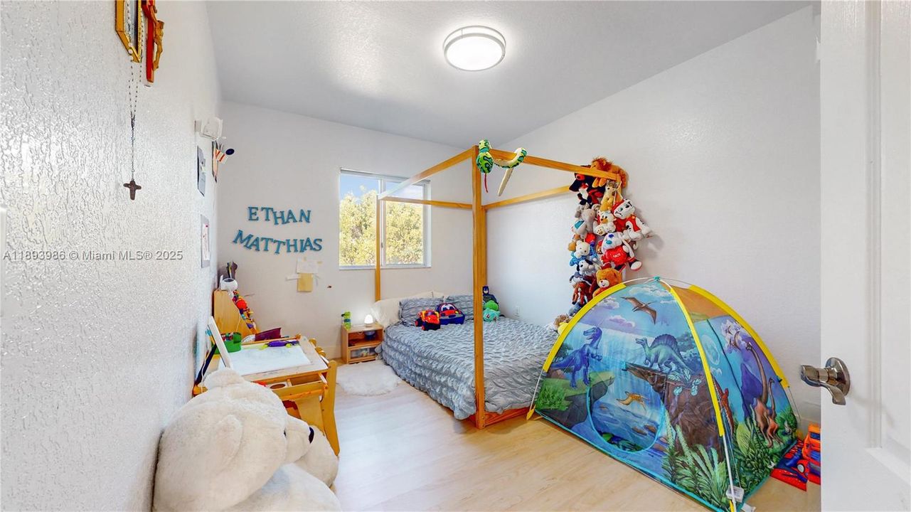 En Venta: $700,000 (4 camas, 3 baños, 2578 Pies cuadrados)