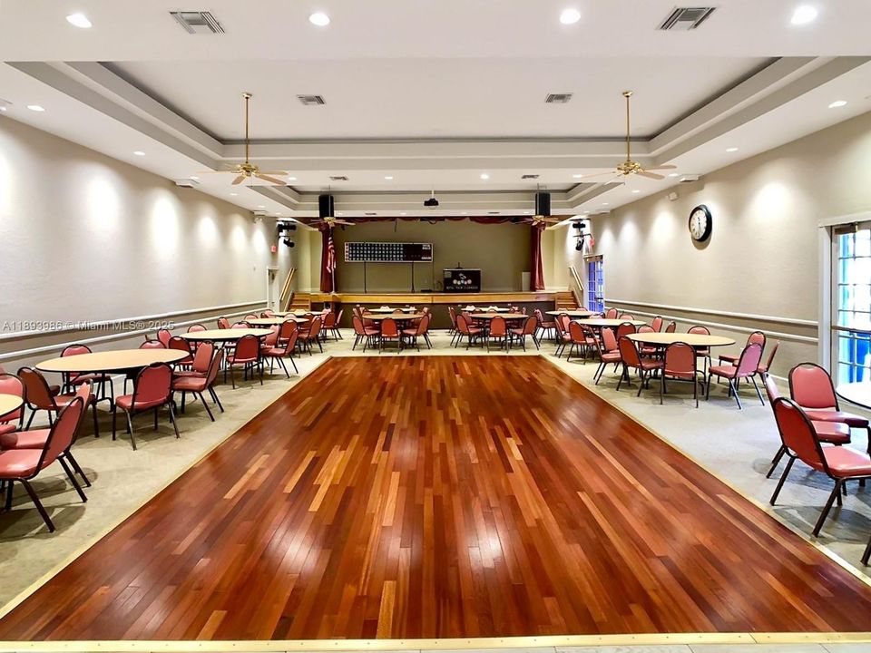 En Venta: $700,000 (4 camas, 3 baños, 2578 Pies cuadrados)