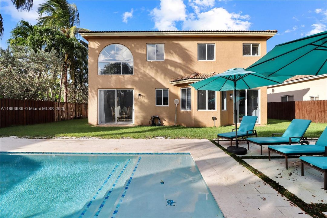 En Venta: $700,000 (4 camas, 3 baños, 2578 Pies cuadrados)