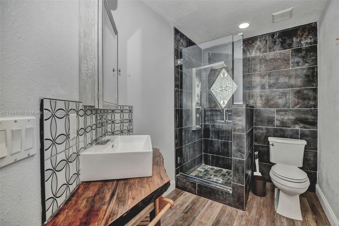 En Venta: $799,900 (5 camas, 3 baños, 3263 Pies cuadrados)