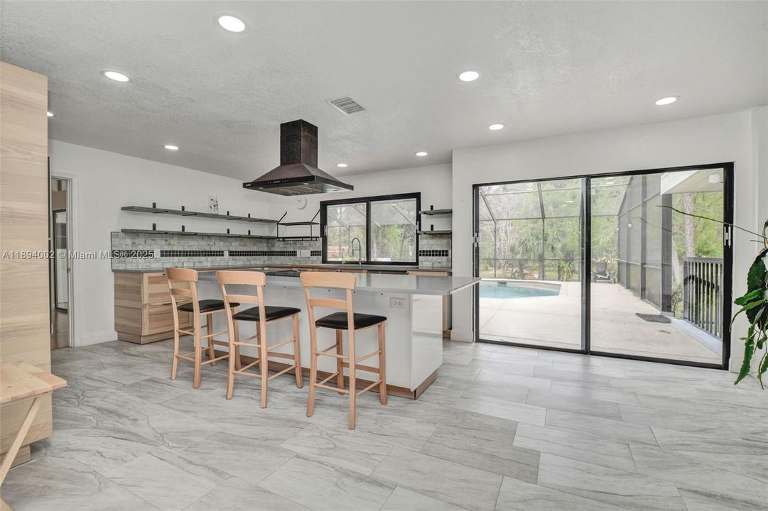 En Venta: $799,900 (5 camas, 3 baños, 3263 Pies cuadrados)