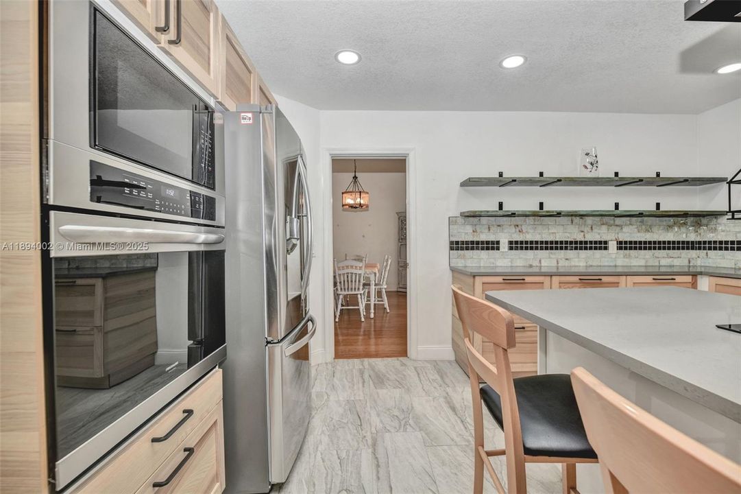 En Venta: $799,900 (5 camas, 3 baños, 3263 Pies cuadrados)