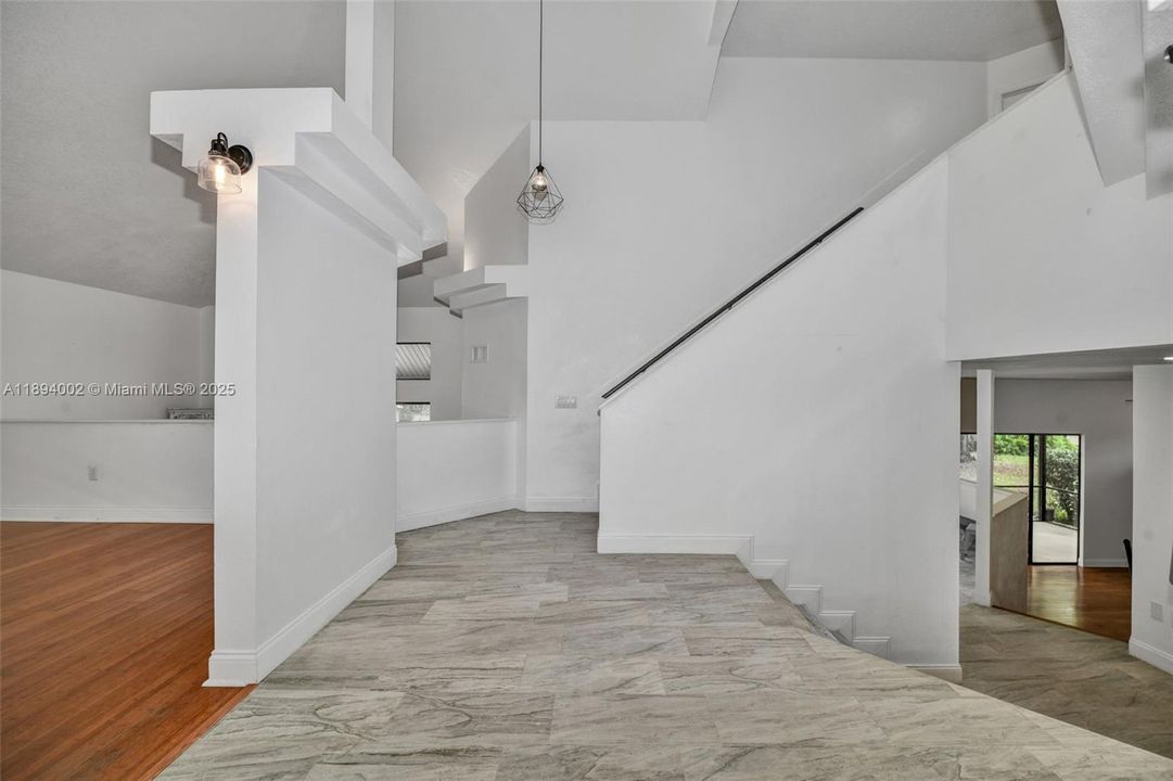 En Venta: $799,900 (5 camas, 3 baños, 3263 Pies cuadrados)