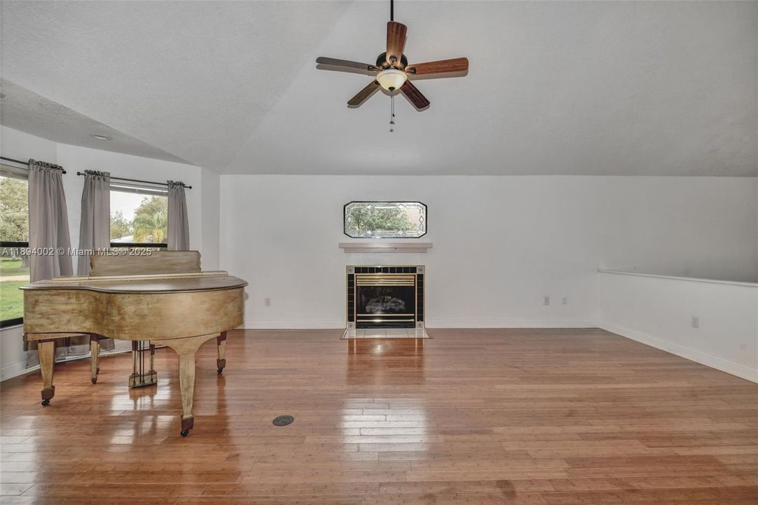 En Venta: $799,900 (5 camas, 3 baños, 3263 Pies cuadrados)