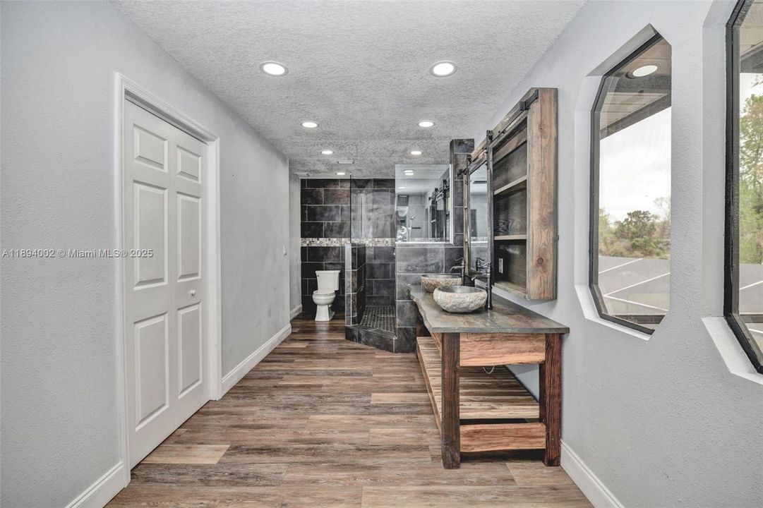 En Venta: $799,900 (5 camas, 3 baños, 3263 Pies cuadrados)