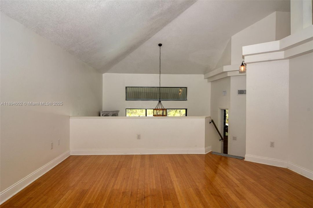 En Venta: $799,900 (5 camas, 3 baños, 3263 Pies cuadrados)