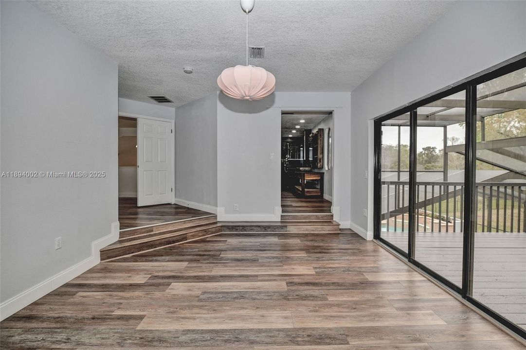 En Venta: $799,900 (5 camas, 3 baños, 3263 Pies cuadrados)