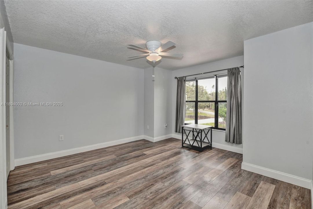 En Venta: $799,900 (5 camas, 3 baños, 3263 Pies cuadrados)