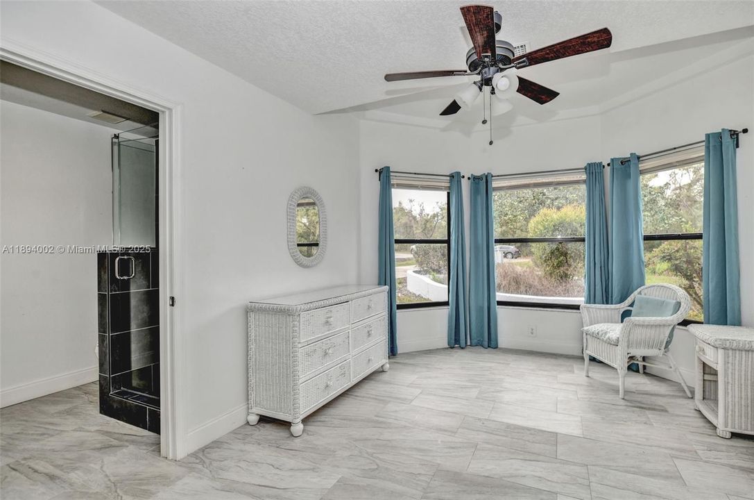 En Venta: $799,900 (5 camas, 3 baños, 3263 Pies cuadrados)