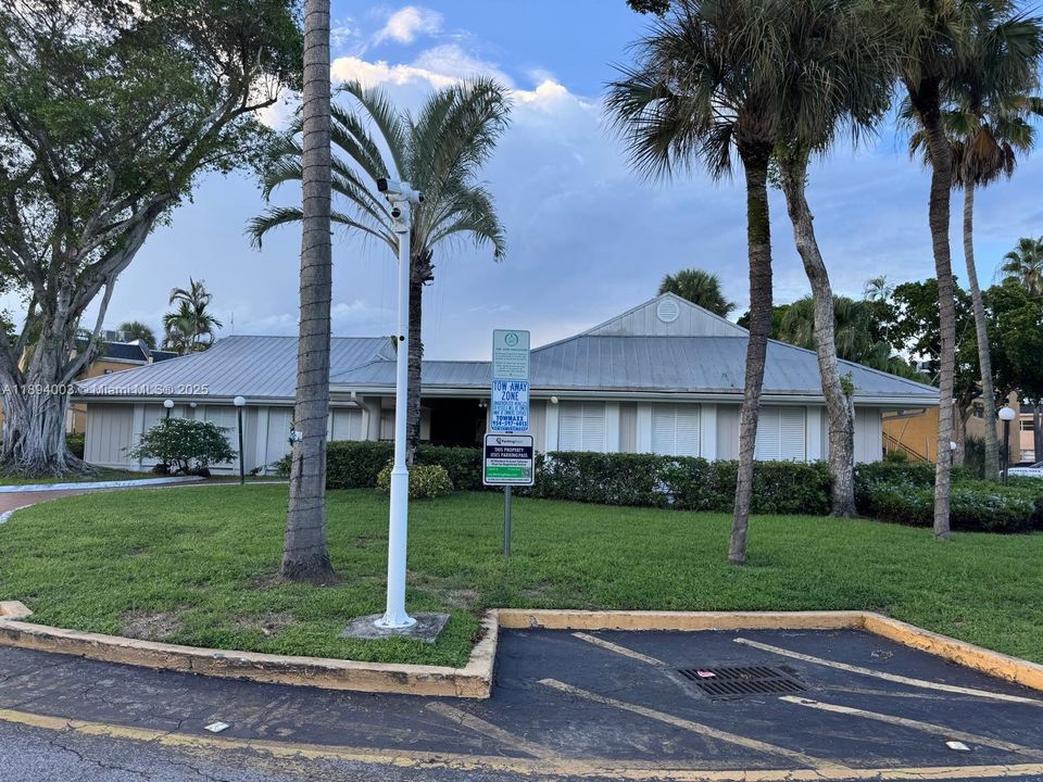 出租: $2,100 (3 贝兹, 2 浴室, 1081 平方英尺)