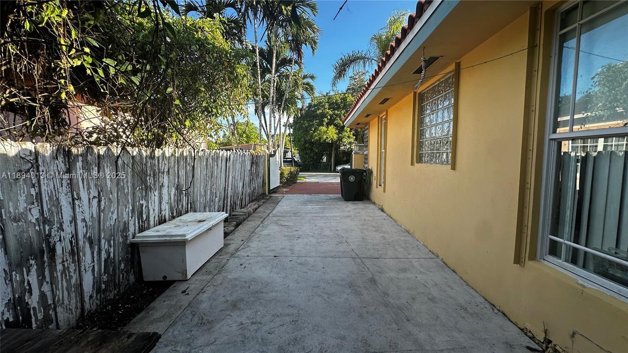 For Sale: $875,000 (3 beds, 2 baths, 1844 Square Feet)