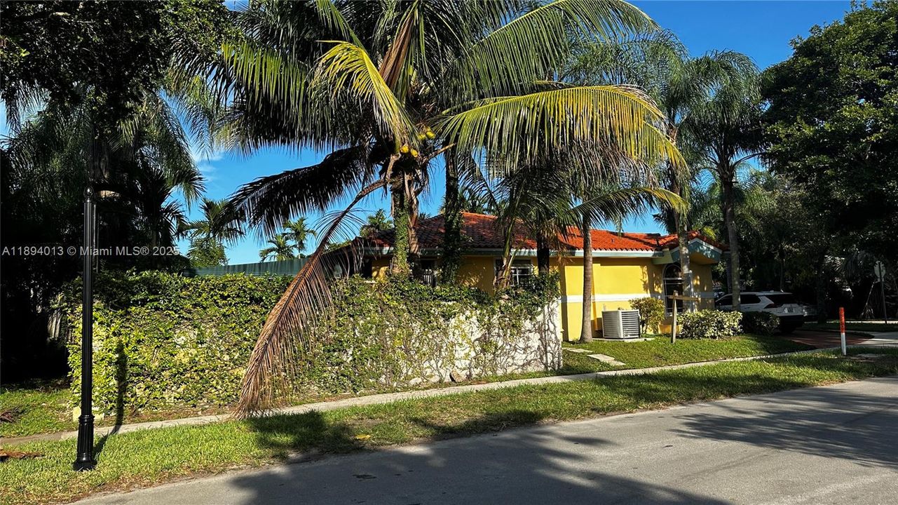 For Sale: $875,000 (3 beds, 2 baths, 1844 Square Feet)