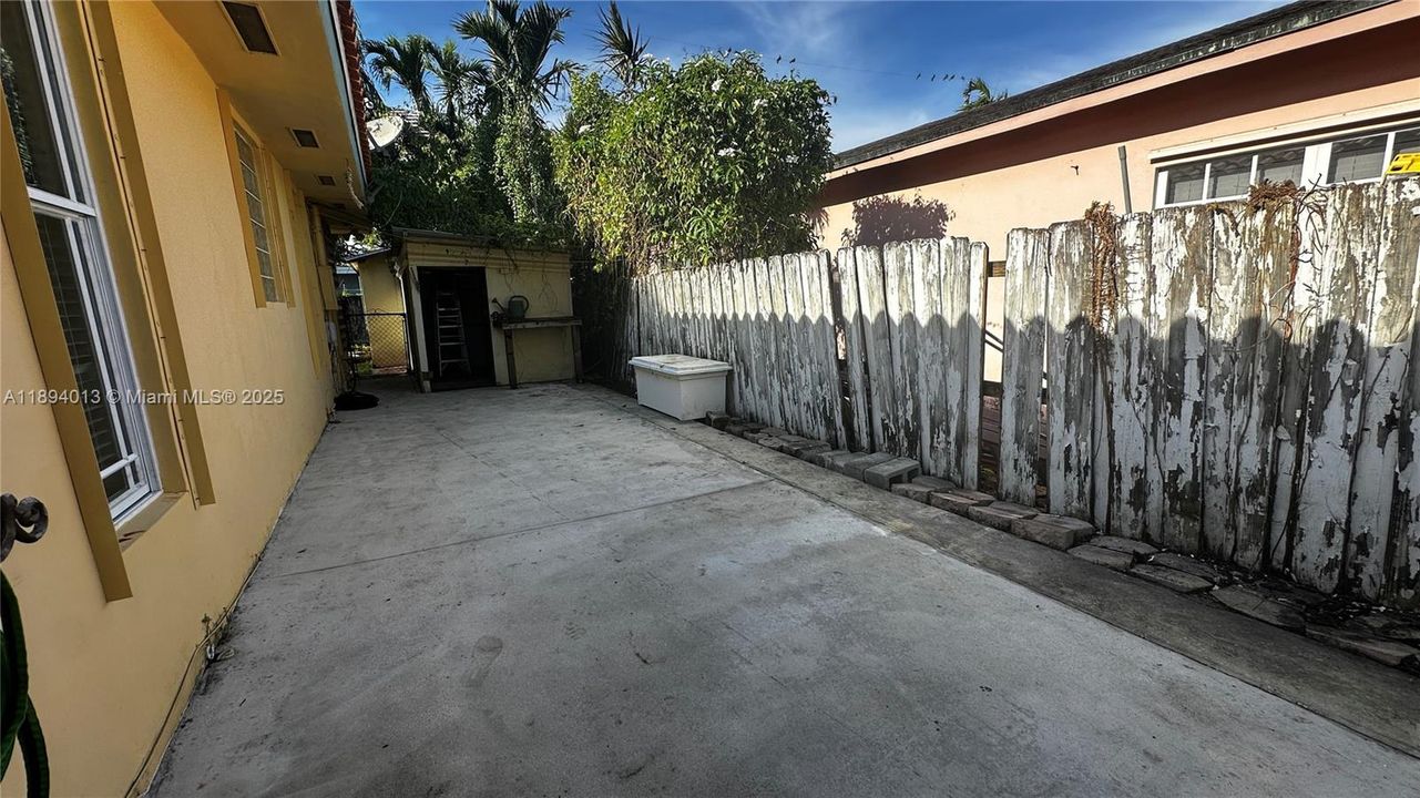 For Sale: $875,000 (3 beds, 2 baths, 1844 Square Feet)