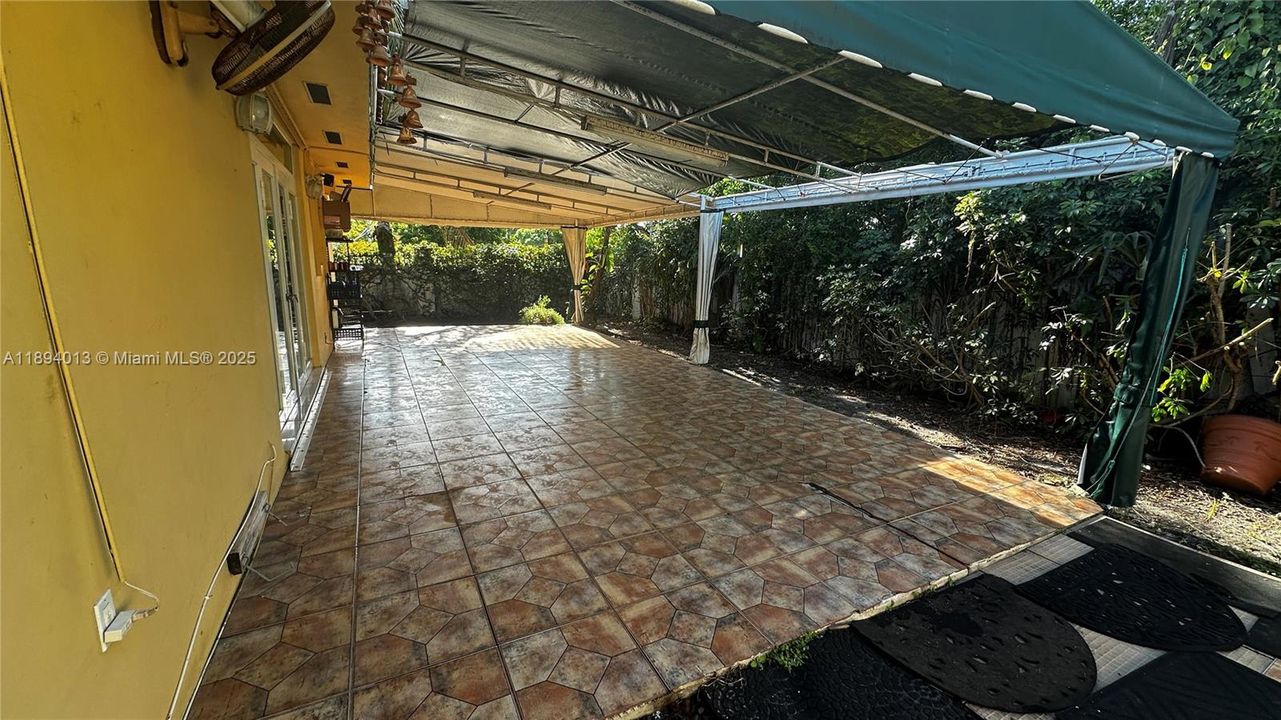 For Sale: $875,000 (3 beds, 2 baths, 1844 Square Feet)