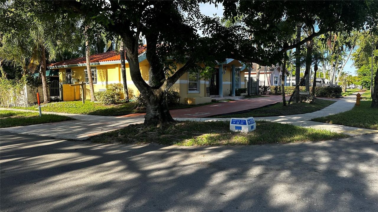 For Sale: $875,000 (3 beds, 2 baths, 1844 Square Feet)