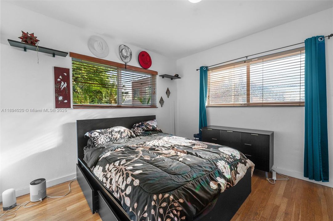 For Sale: $255,000 (1 beds, 1 baths, 650 Square Feet)